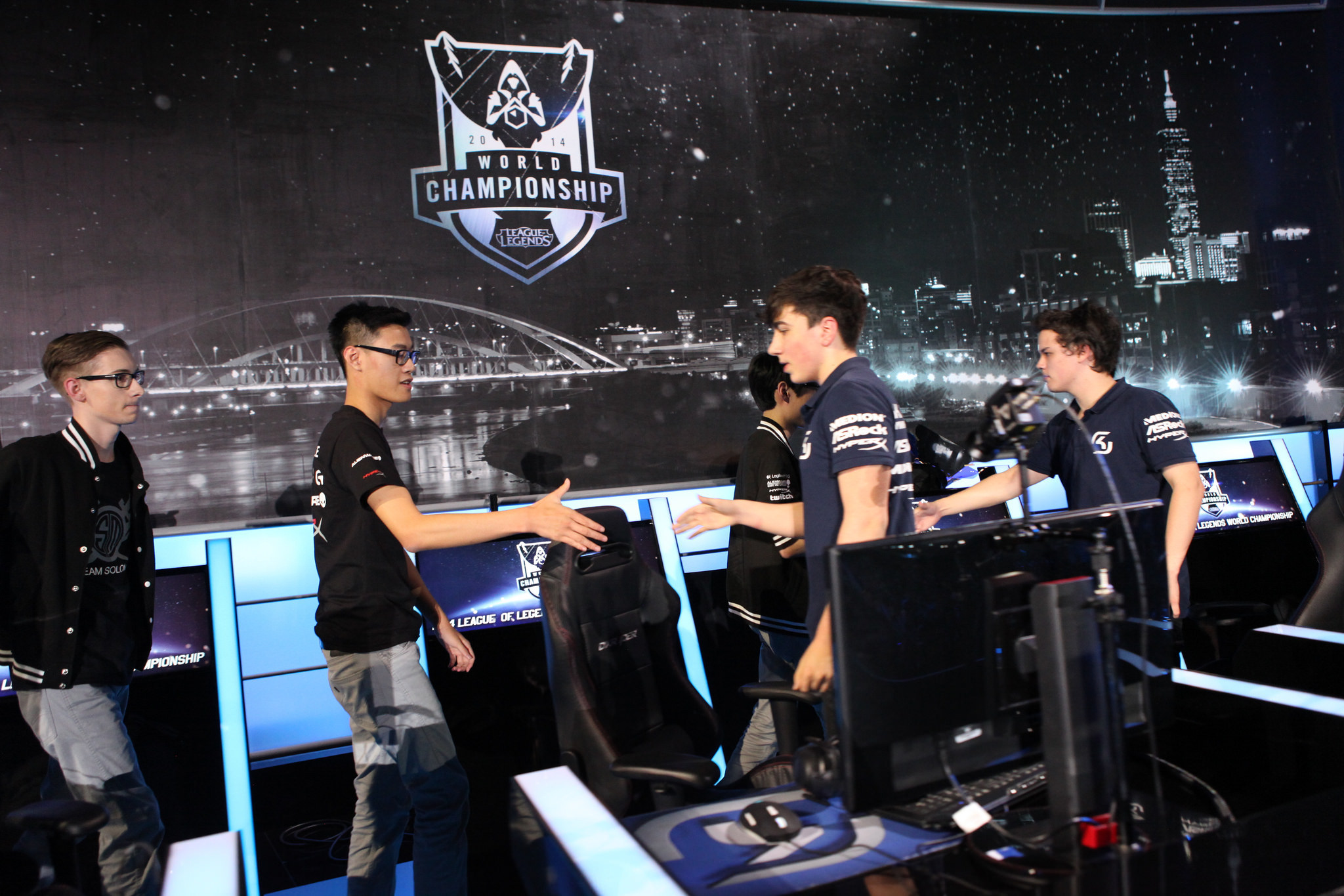 LPL世界赛陪练阵容揭晓:世界冠军教练领衔涅槃组,强化战术演练备战